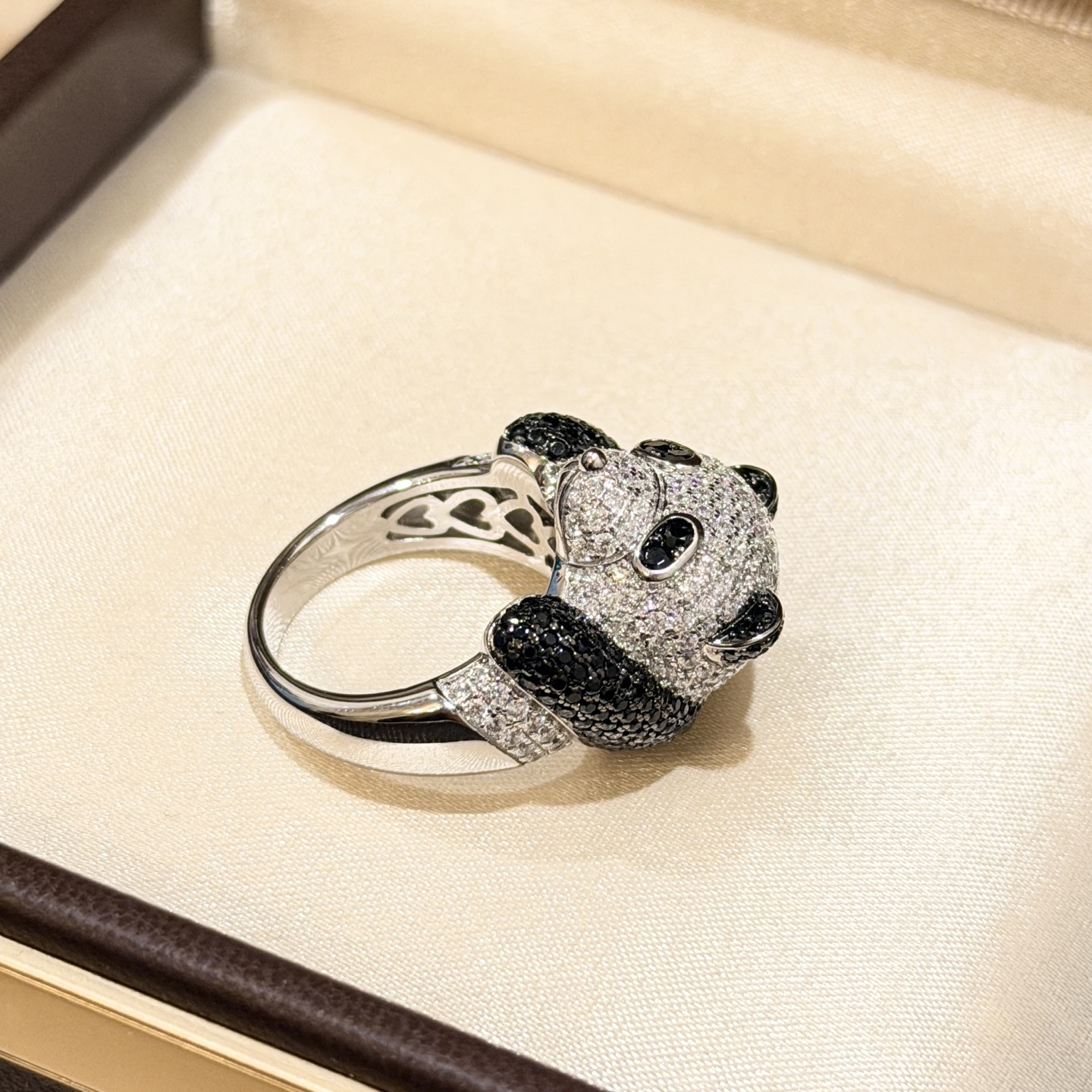 Qeelin Bo Bo Panda ring Sterling silver with white diamond pave and black diamond pave black and white panda design US 7