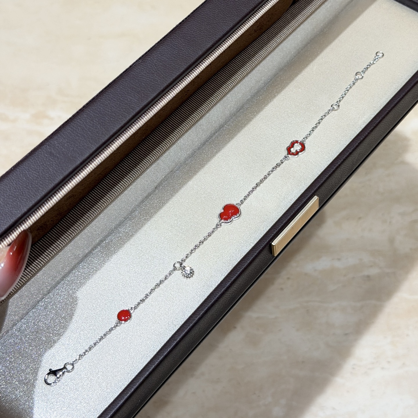 Qeelin Wulu bracelet Silver-toned metal with red carnelian inlays and clear diamond accent 18cm