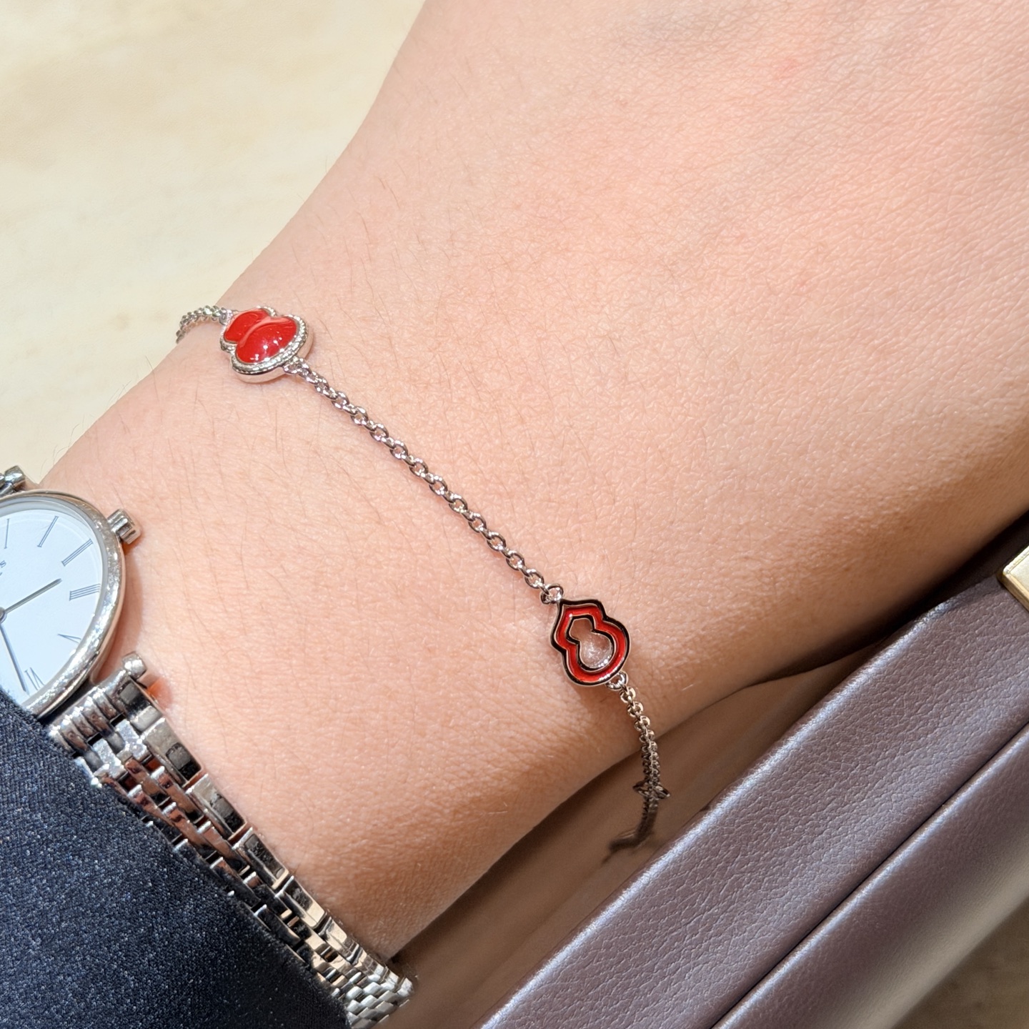 Qeelin Wulu bracelet Silver-toned metal with red carnelian inlays and clear diamond accent 18cm