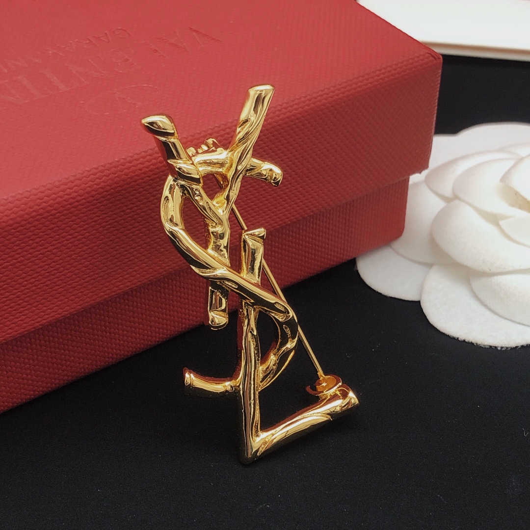Saint Laurent Cassandre YSL Monogram Brooch brooch gold-tone metal no gemstones 4 5cm