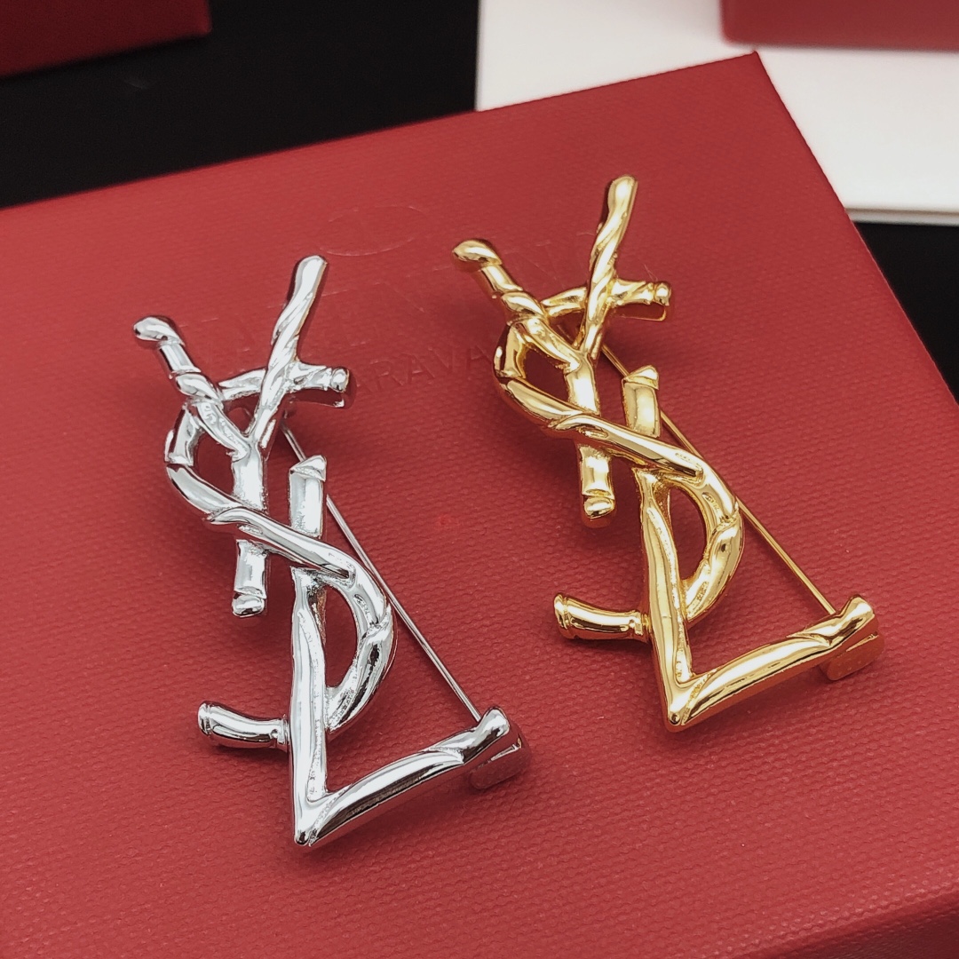 Saint Laurent Cassandre YSL Monogram Brooch brooch gold-tone metal no gemstones 4 5cm