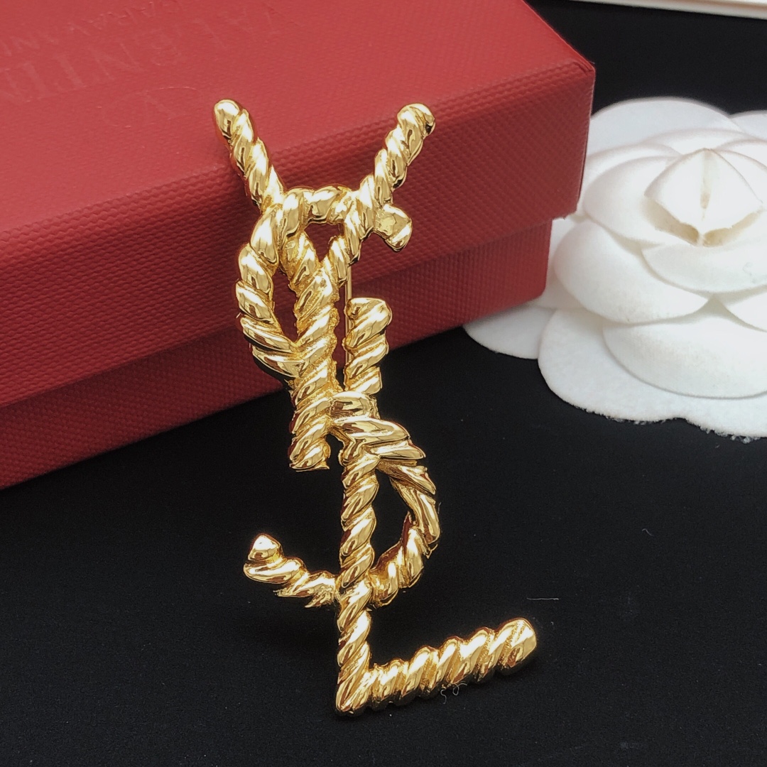 Saint Laurent Twisted Rope Cassandre Monogram Brooch brooch gold tone metal no accent stones 4 5cm height