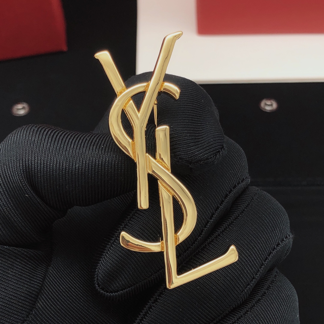 Saint Laurent Cassandre Monogram Brooch brooch gold tone metal no gemstones 4 5cm