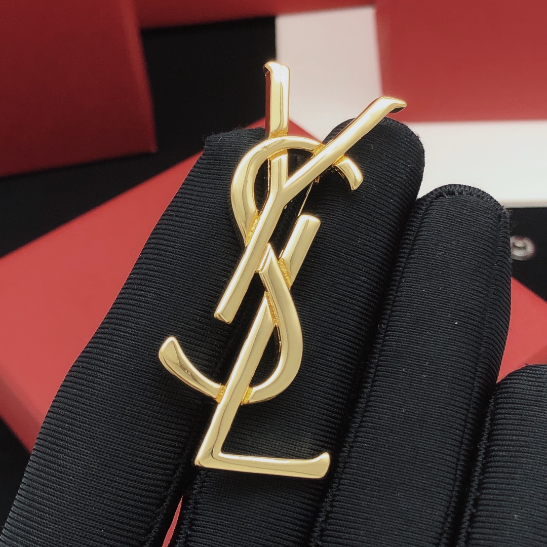 Saint Laurent Cassandre Monogram Brooch brooch gold tone metal no gemstones 4 5cm