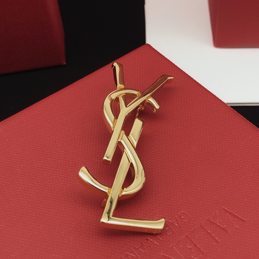 Saint Laurent Cassandre Monogram Brooch brooch gold tone metal no gemstones 4 5cm
