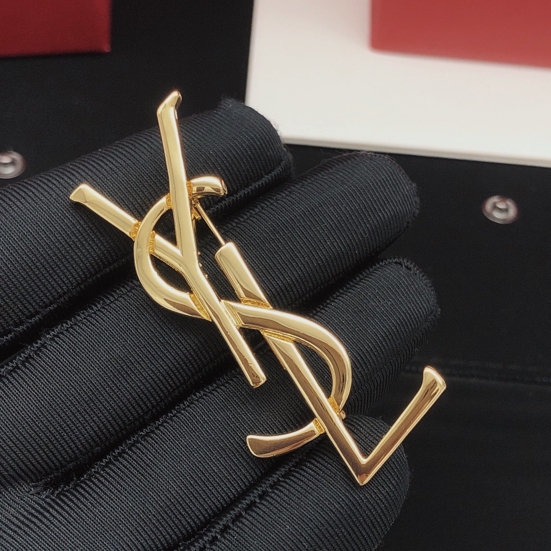 Saint Laurent Cassandre Monogram Brooch brooch gold tone metal no gemstones 4 5cm