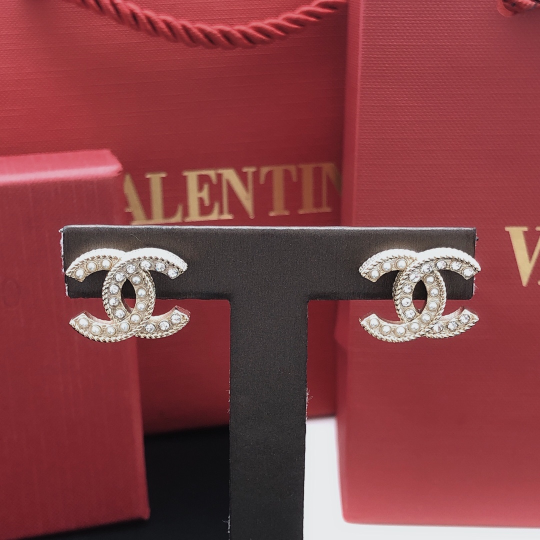 Chanel CC Logo Pearl Crystal Stud Earrings earrings light gold metal white faux pearl clear crystal 1 5cm width per earring