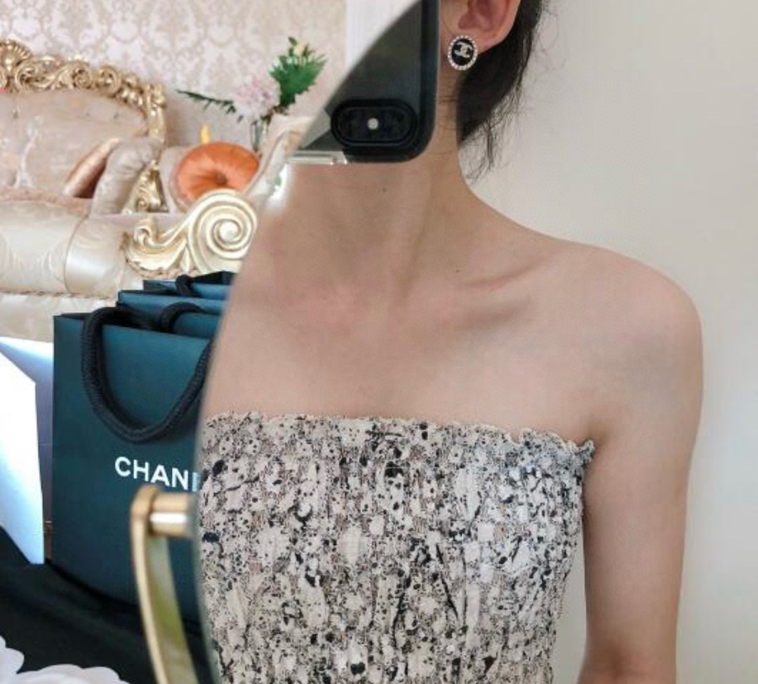 Chanel CC Logo Oval Pearl Crystal Stud Earrings earrings gold-tone metal cream faux pearl clear crystal 1 5cm diameter