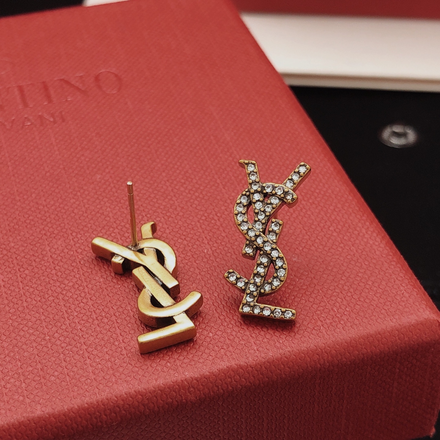 Saint Laurent YED0085 Cassandre Monogram earrings antique gold metal with clear crystal stones 2cm length
