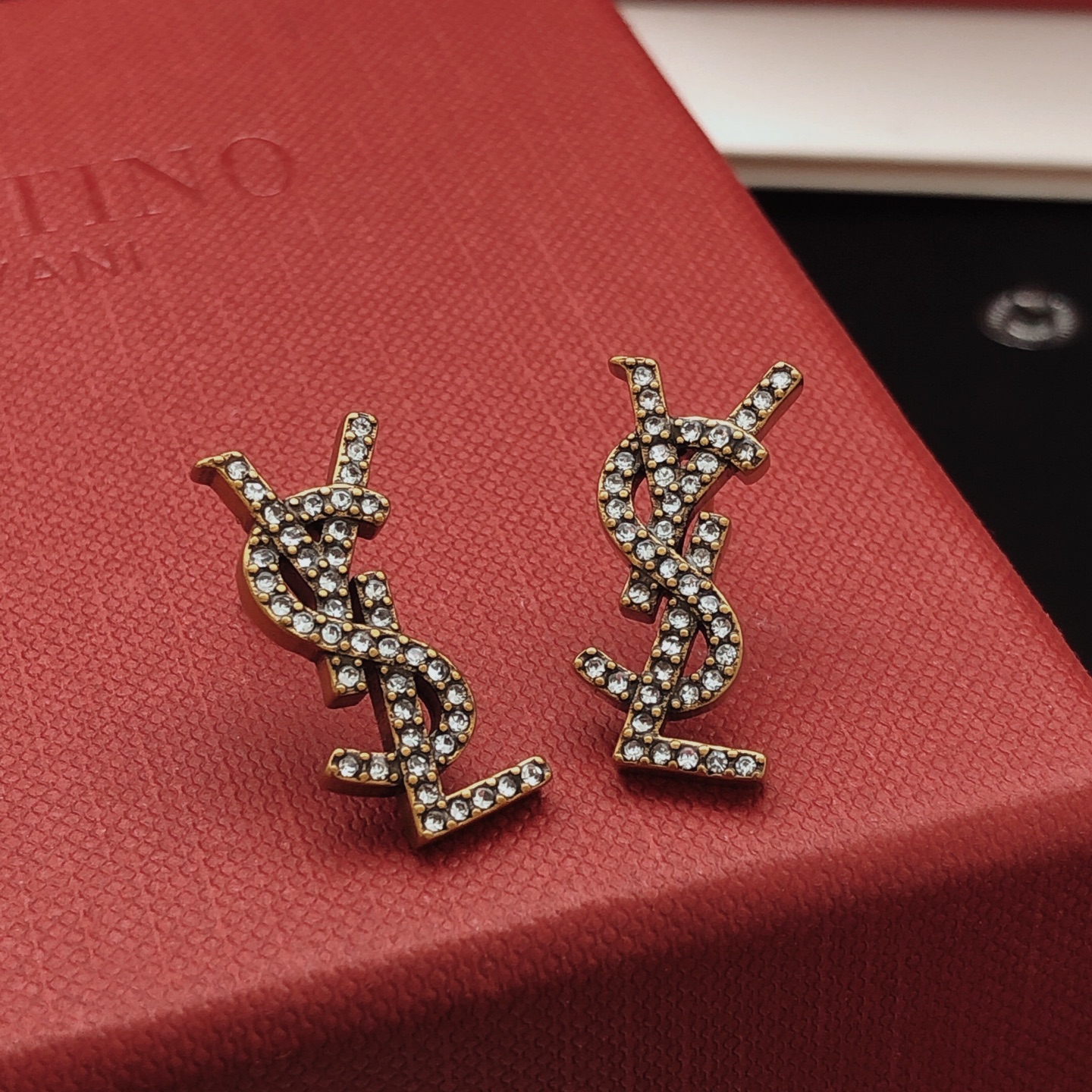 Saint Laurent YED0085 Cassandre Monogram earrings antique gold metal with clear crystal stones 2cm length