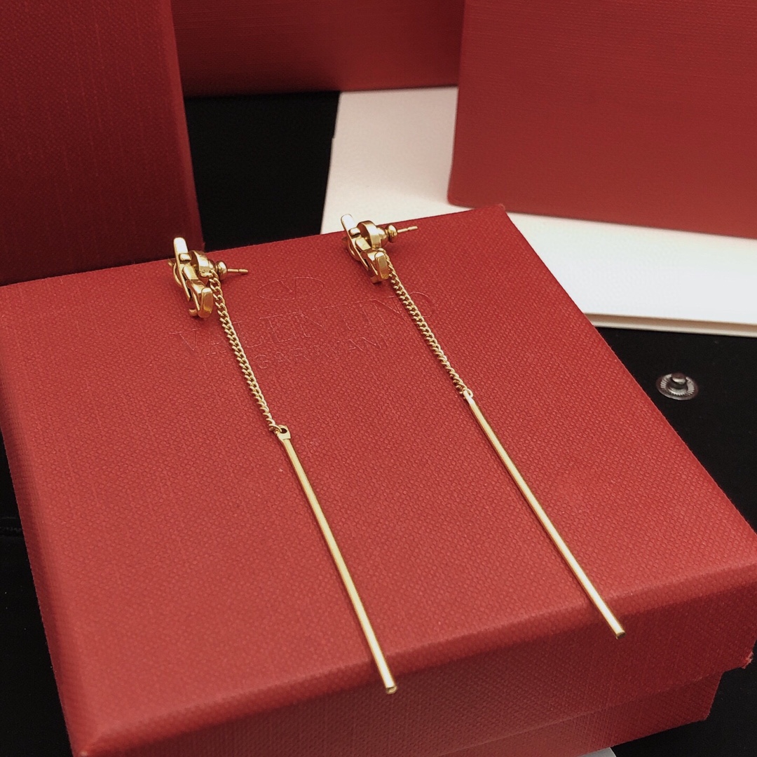 Saint Laurent Cassandre Long Chain Drop Earrings earrings antique gold tone metal no gemstones 6 5cm total drop length