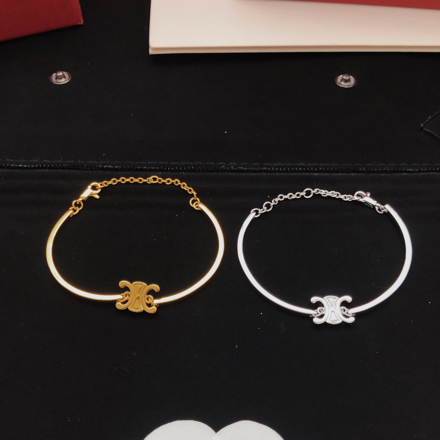 Celine Triomphe bracelet gold-tone metal no gemstones 17cm adjustable chain