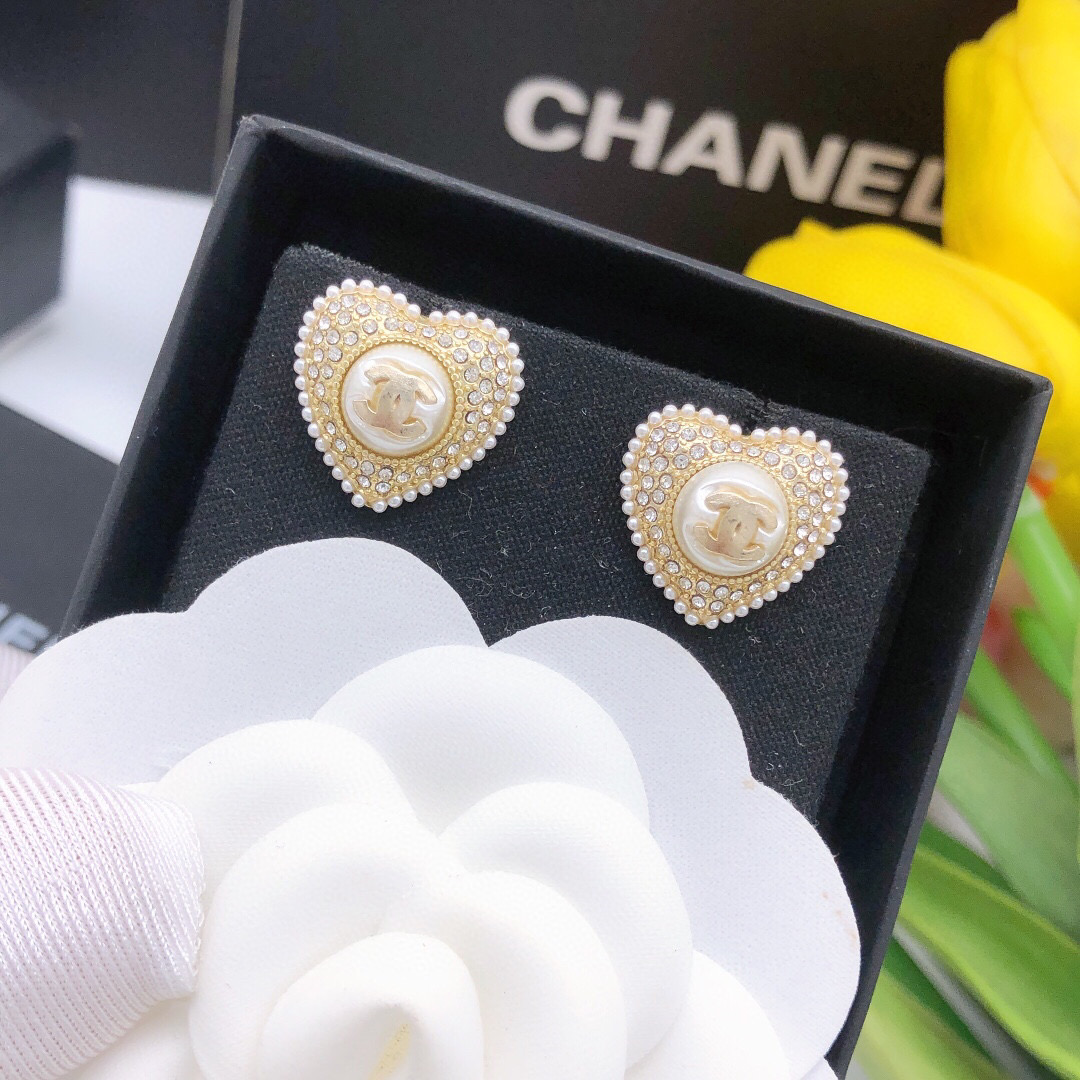 Chanel CC Heart Pearl Crystal Stud Earrings earrings Gold-tone metal white faux pearl clear crystal white mini pearl trim 1 5cm diameter per earring