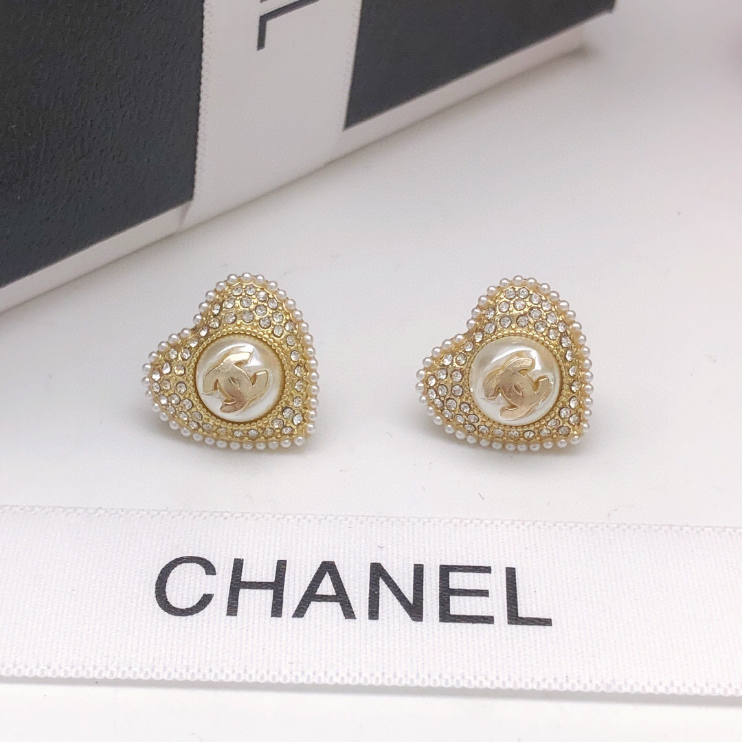 Chanel CC Heart Pearl Crystal Stud Earrings earrings Gold-tone metal white faux pearl clear crystal white mini pearl trim 1 5cm diameter per earring