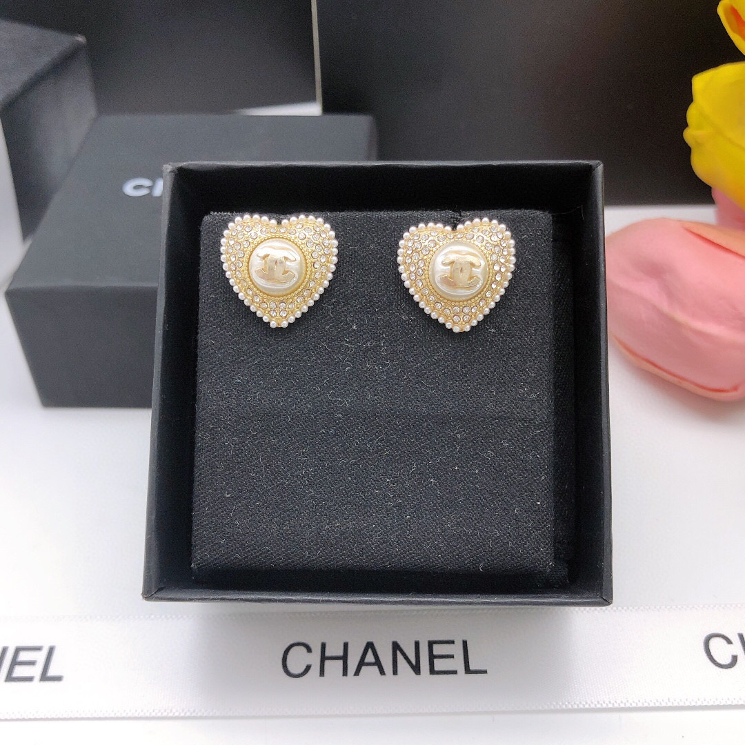 Chanel CC Heart Pearl Crystal Stud Earrings earrings Gold-tone metal white faux pearl clear crystal white mini pearl trim 1 5cm diameter per earring