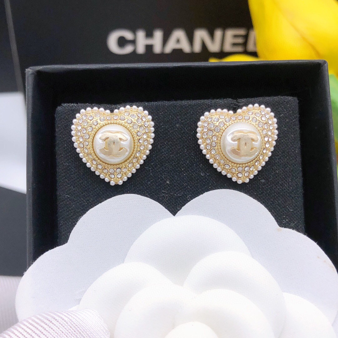 Chanel CC Heart Pearl Crystal Stud Earrings earrings Gold-tone metal white faux pearl clear crystal white mini pearl trim 1 5cm diameter per earring