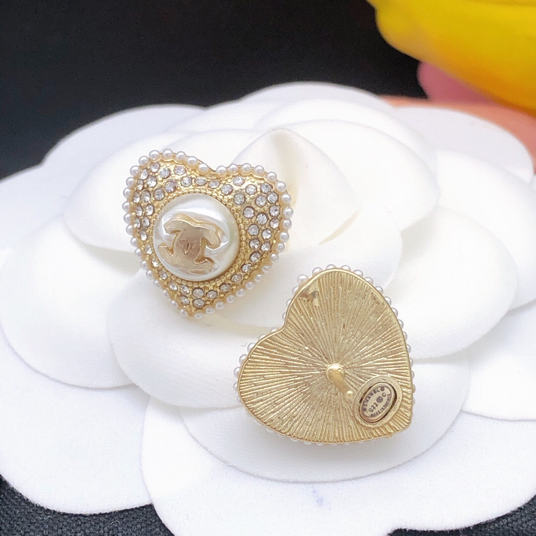 Chanel CC Heart Pearl Crystal Stud Earrings earrings Gold-tone metal white faux pearl clear crystal white mini pearl trim 1 5cm diameter per earring