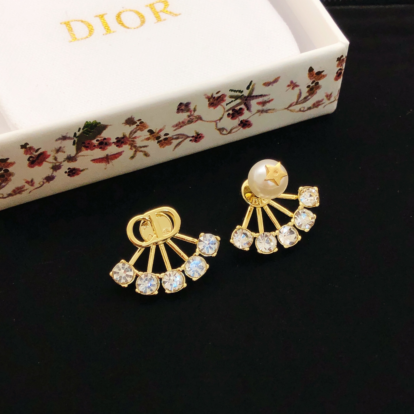Dior Petit CD Crystal Pearl Fan Earrings earrings Gold-tone metal clear faceted crystals white pearl gold star accent One Size post style 2cm width per earring