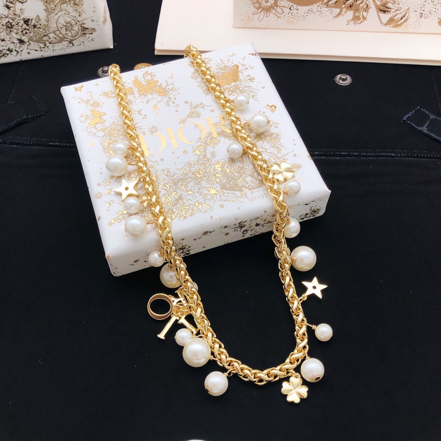 Dior DXL0120 Lucky Charms Pearl Choker necklace gold-tone metal with white faux pearls 40cm with 5cm extender