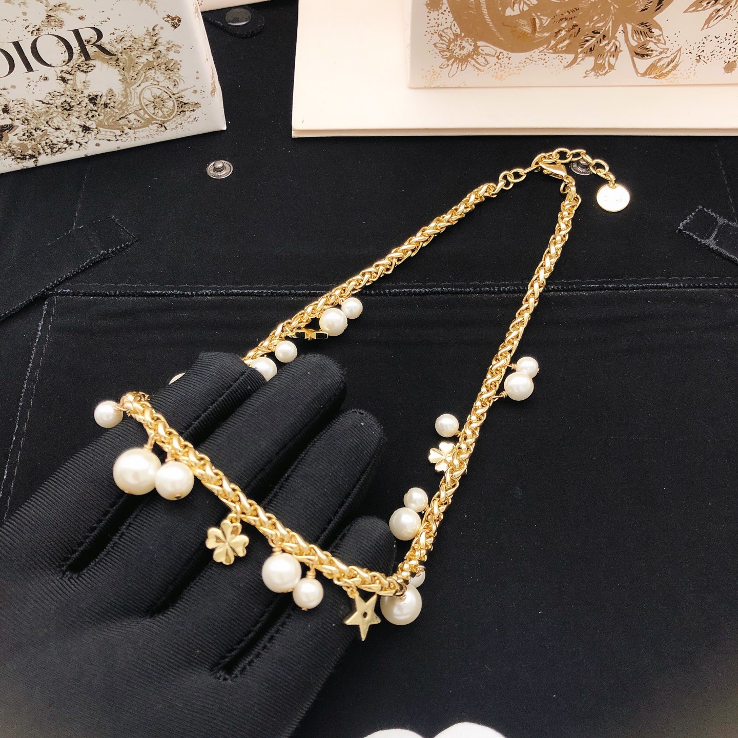 Dior DXL0120 Lucky Charms Pearl Choker necklace gold-tone metal with white faux pearls 40cm with 5cm extender