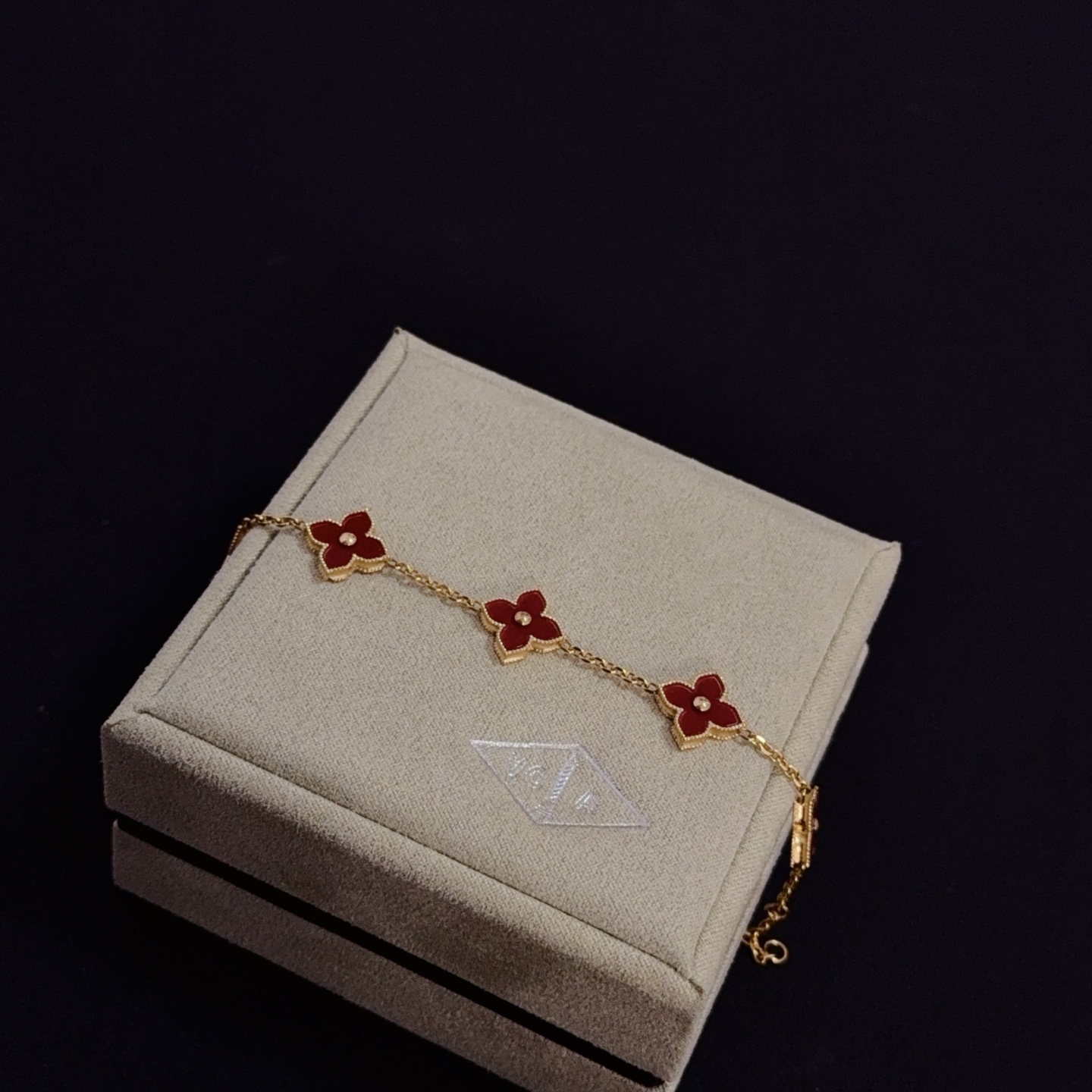 Van Cleef Arpels Alhambra bracelet yellow gold carnelian red 17cm