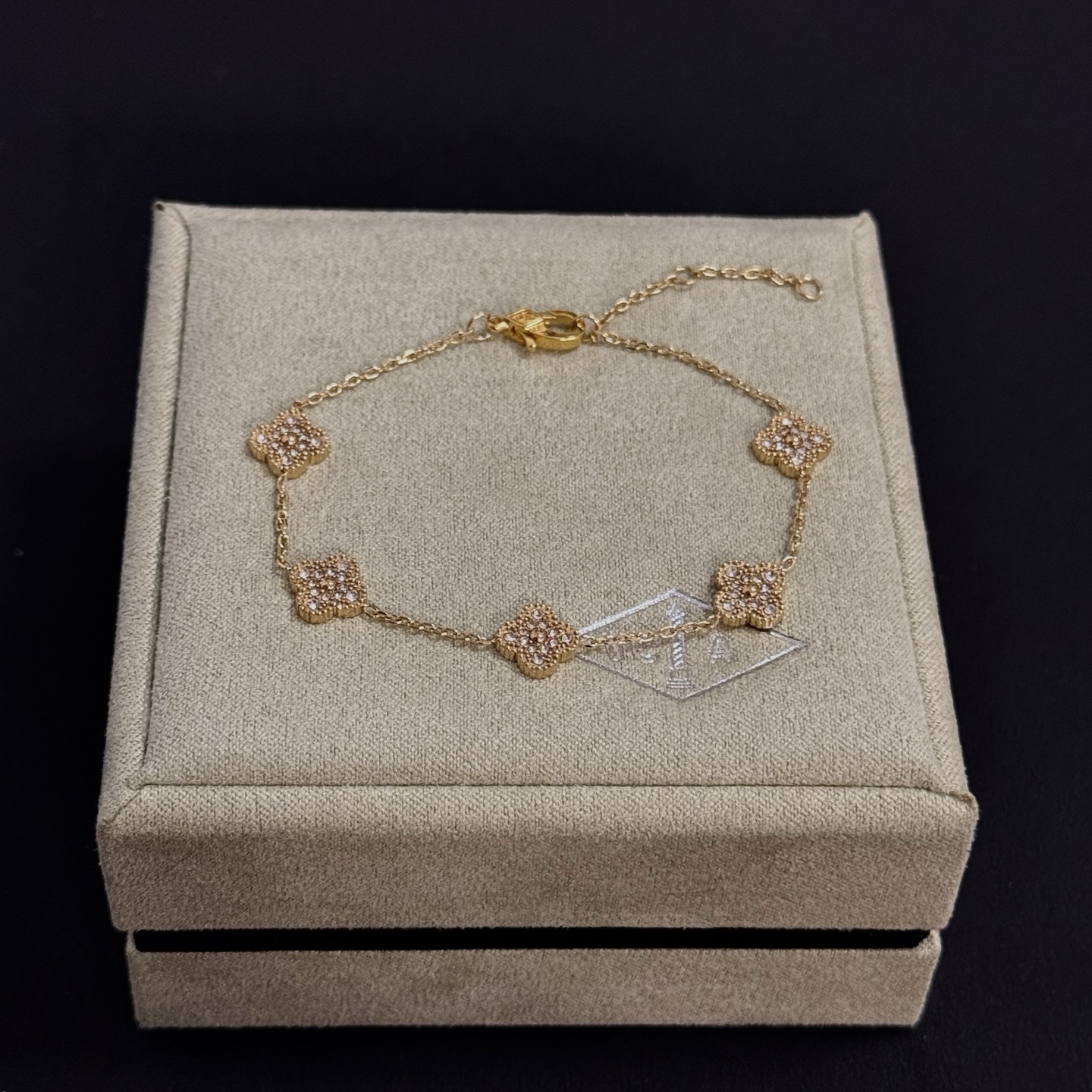 Van Cleef Arpels Sweet Alhambra bracelet yellow gold metal with clear diamond accents 17cm with 2cm extension chain