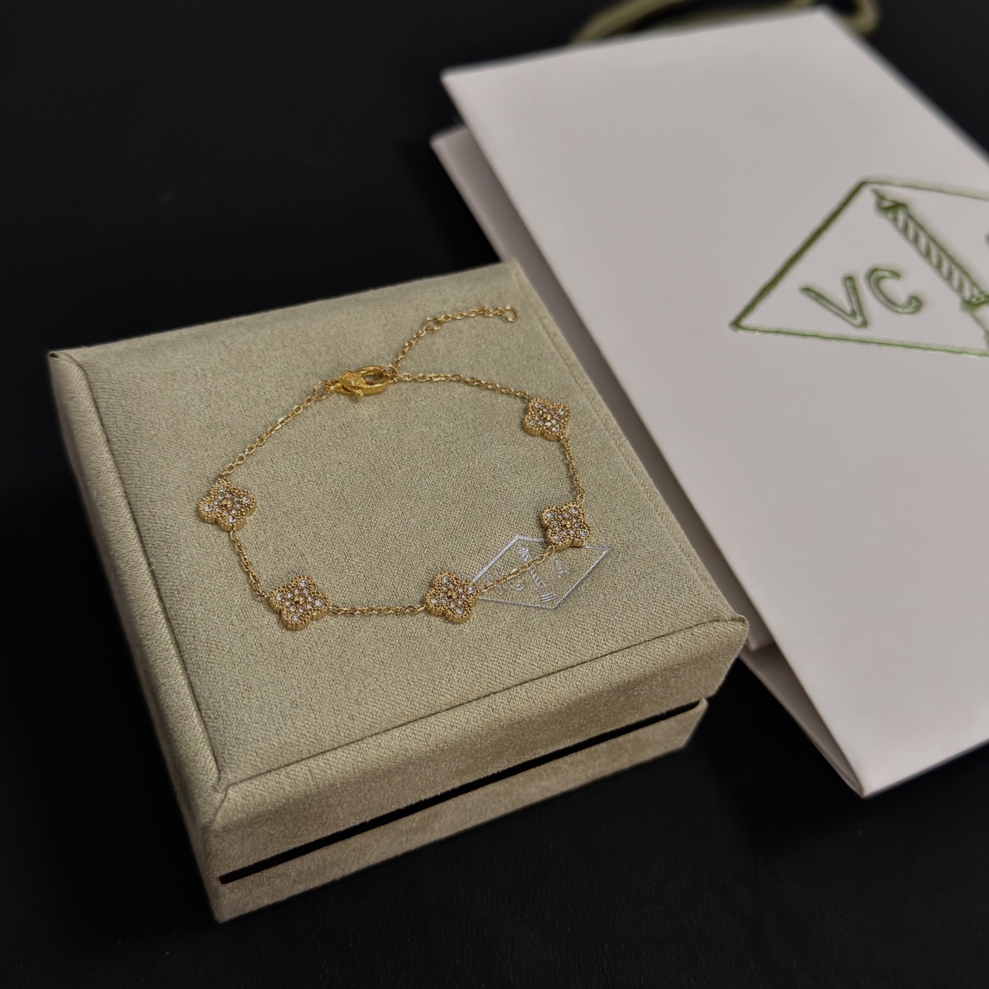 Van Cleef Arpels Sweet Alhambra bracelet yellow gold metal with clear diamond accents 17cm with 2cm extension chain