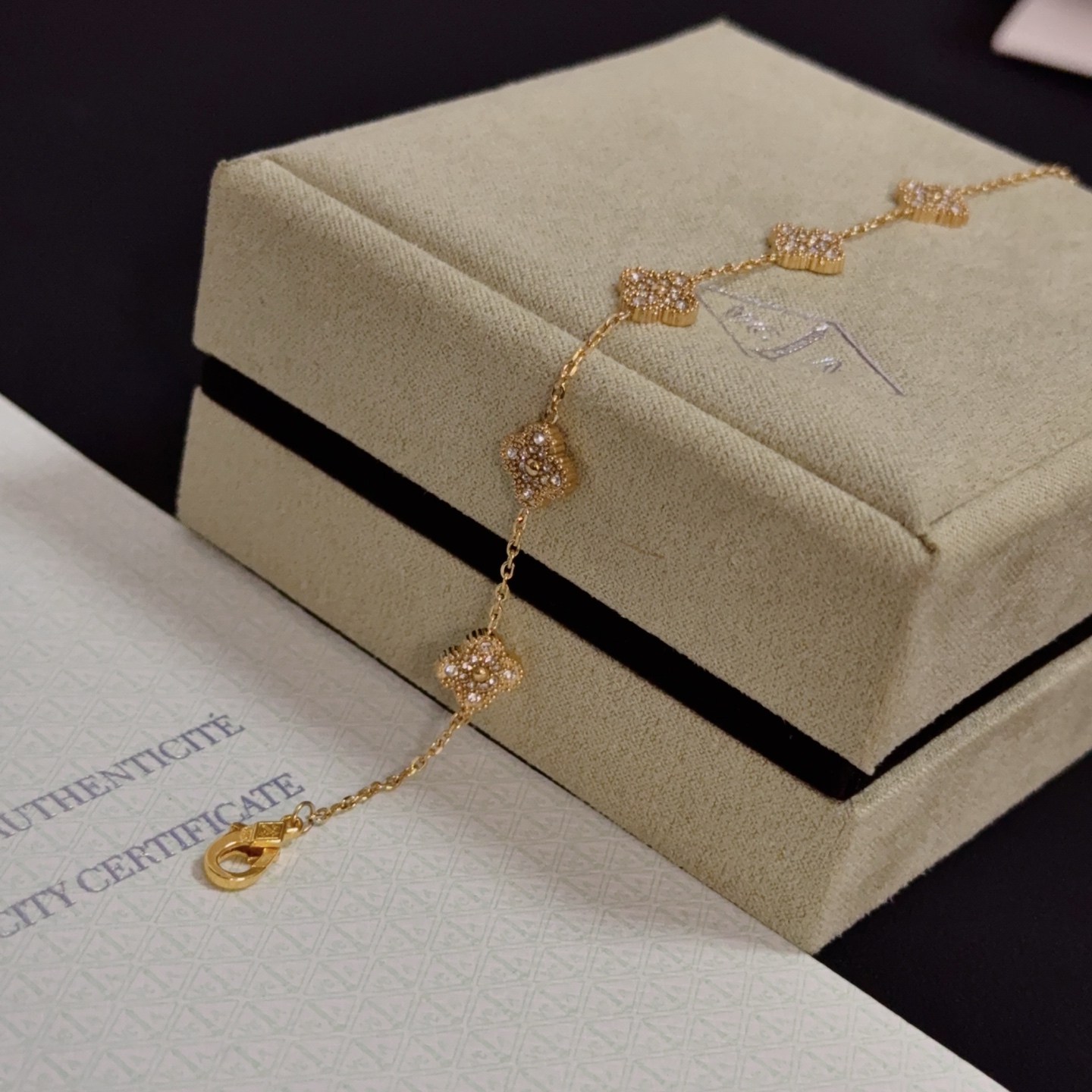 Van Cleef Arpels Sweet Alhambra bracelet yellow gold metal with clear diamond accents 17cm with 2cm extension chain