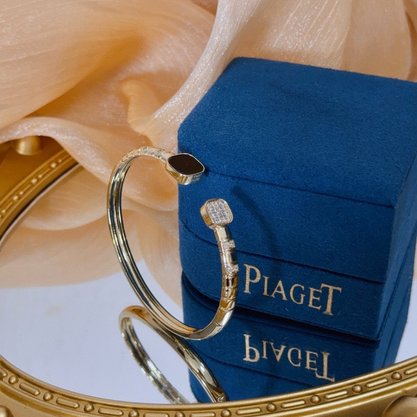 Piaget Possession bracelet 18k yellow gold black onyx white diamond 17cm inner circumference
