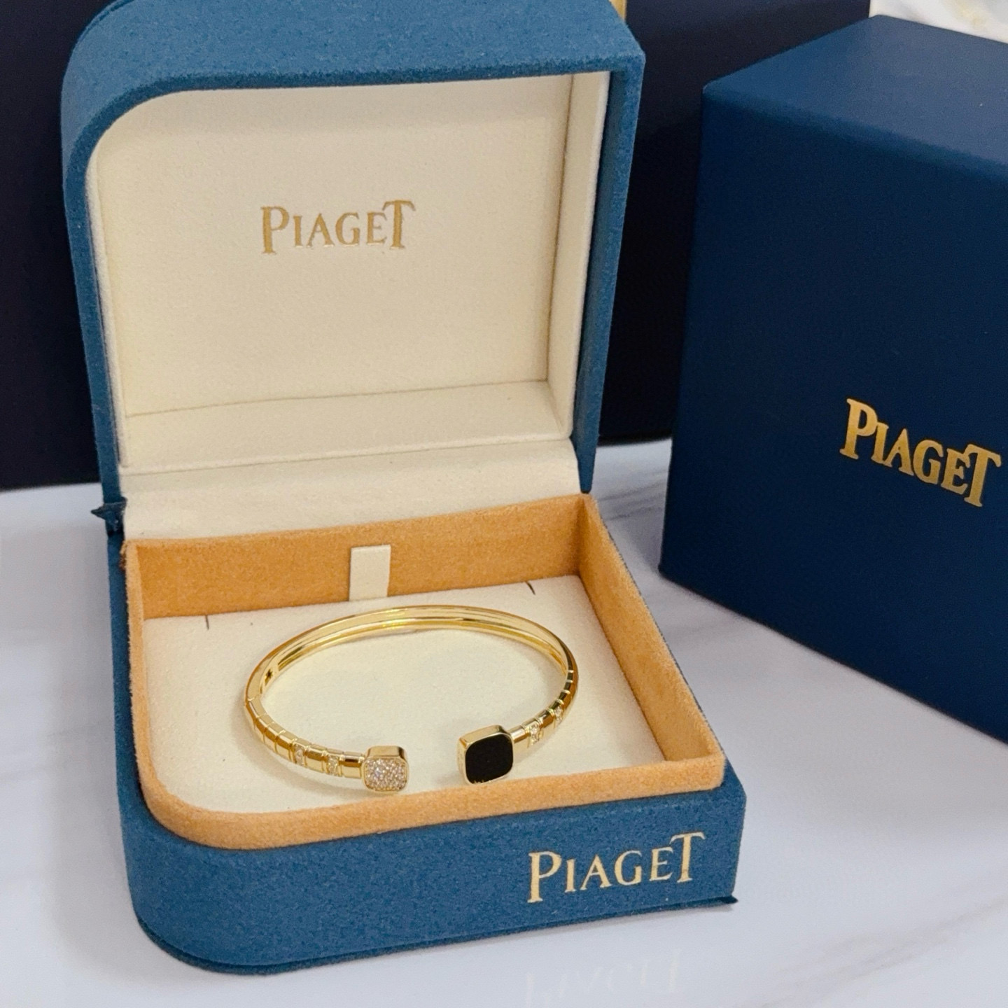 Piaget Possession bracelet 18k yellow gold black onyx white diamond 17cm inner circumference