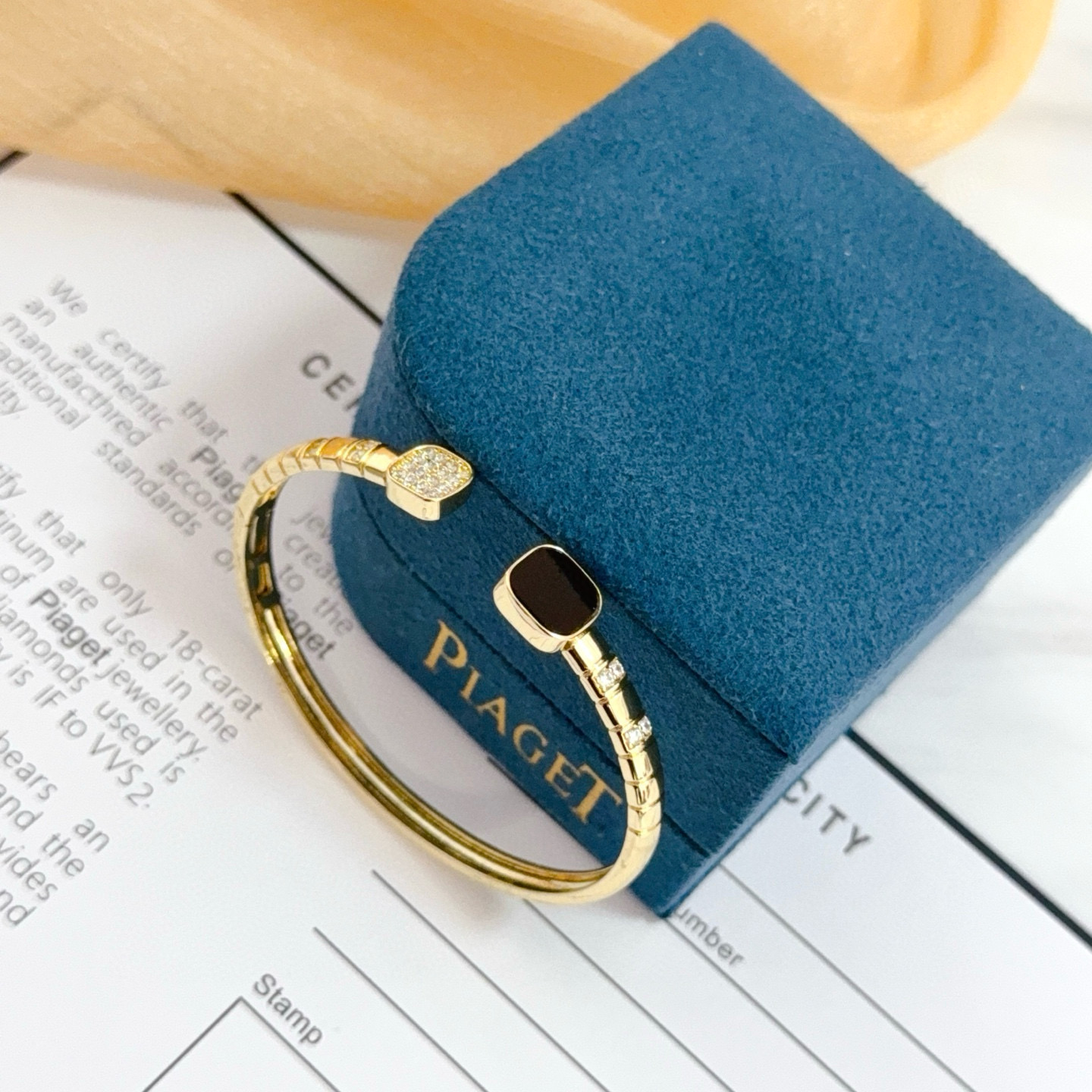 Piaget Possession bracelet 18k yellow gold black onyx white diamond 17cm inner circumference