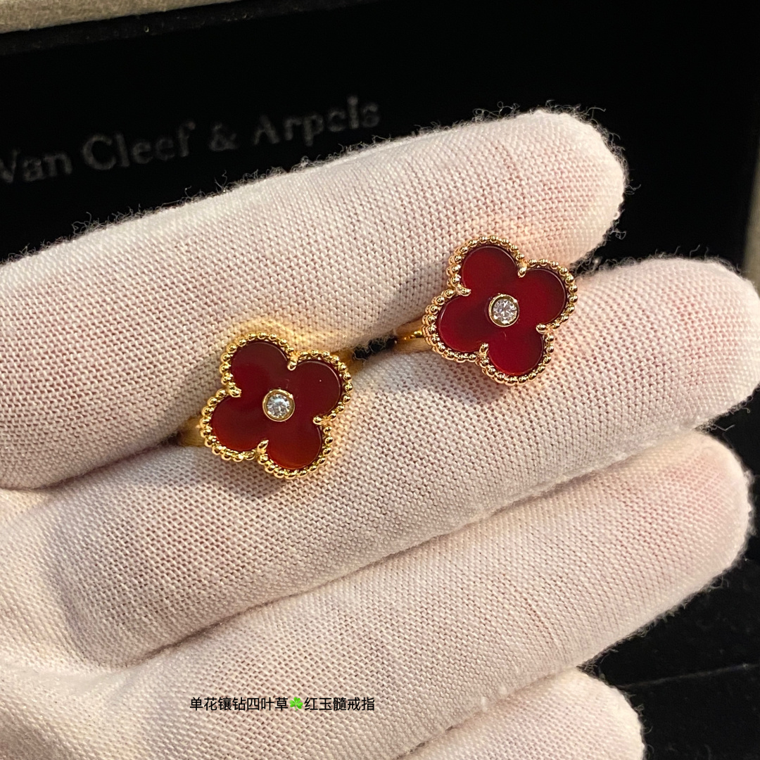 Anello Van Cleef Arpels Vintage Alhambra Oro giallo Oro rosa diamanti corniola rossa US 7