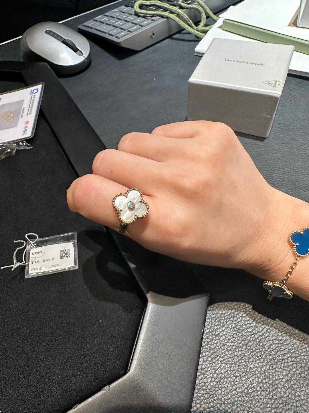 Van Cleef Arpels Alhambra Vintage Single Flower Diamond Clover Ring ring Yellow gold rose gold with white mother-of-pearl black onyx carnelian and diamond accents 52
