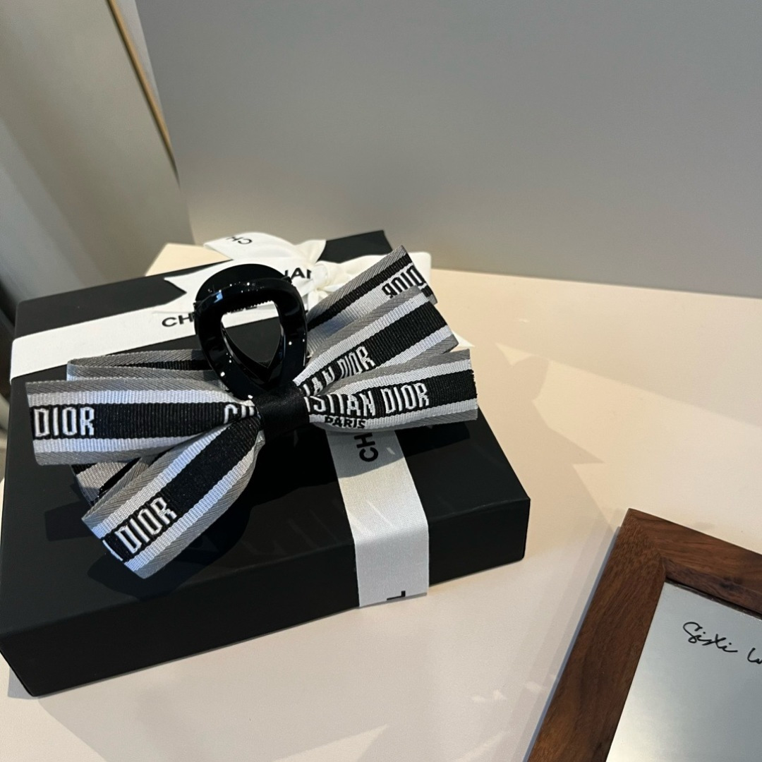 Dior Christian Dior Paris Ribbon Bow Hair Claw brooch Black glossy plastic base black gray white woven fabric ribbon with white logo text 10cm