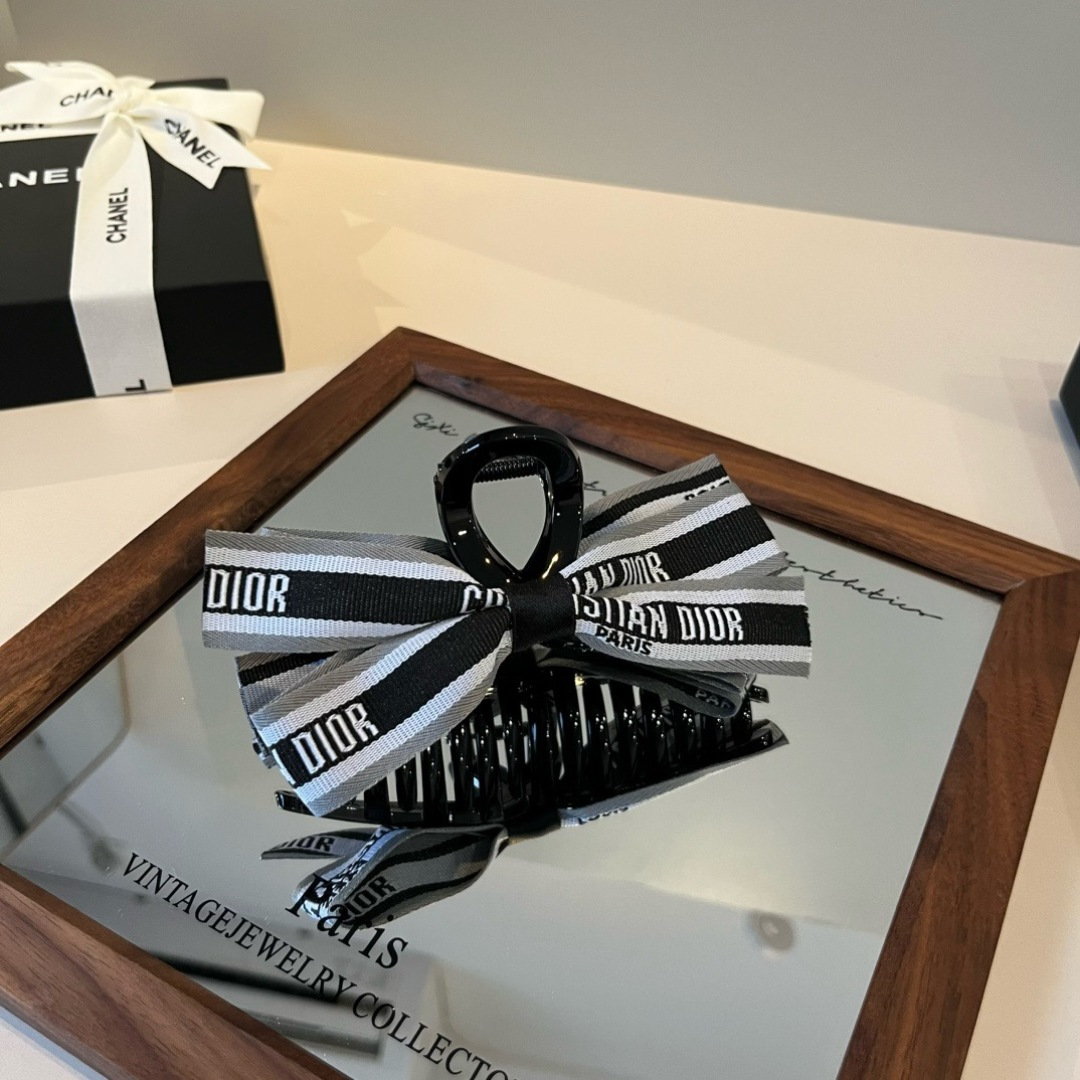 Dior Christian Dior Paris Ribbon Bow Hair Claw brooch Black glossy plastic base black gray white woven fabric ribbon with white logo text 10cm