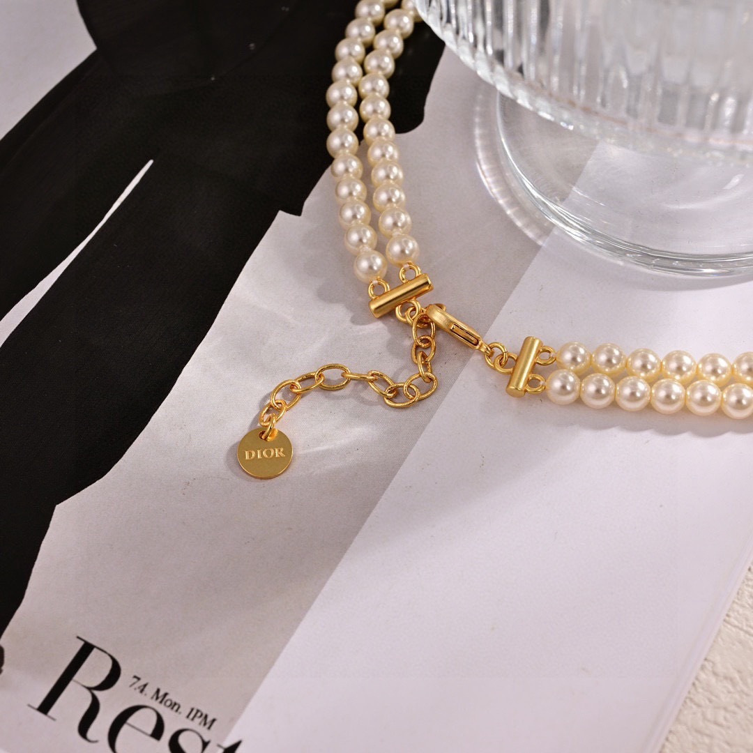 Dior Bow Pearl Lariat necklace Gold-tone metal with cream white faux pearls 80cm with 5cm extender chain