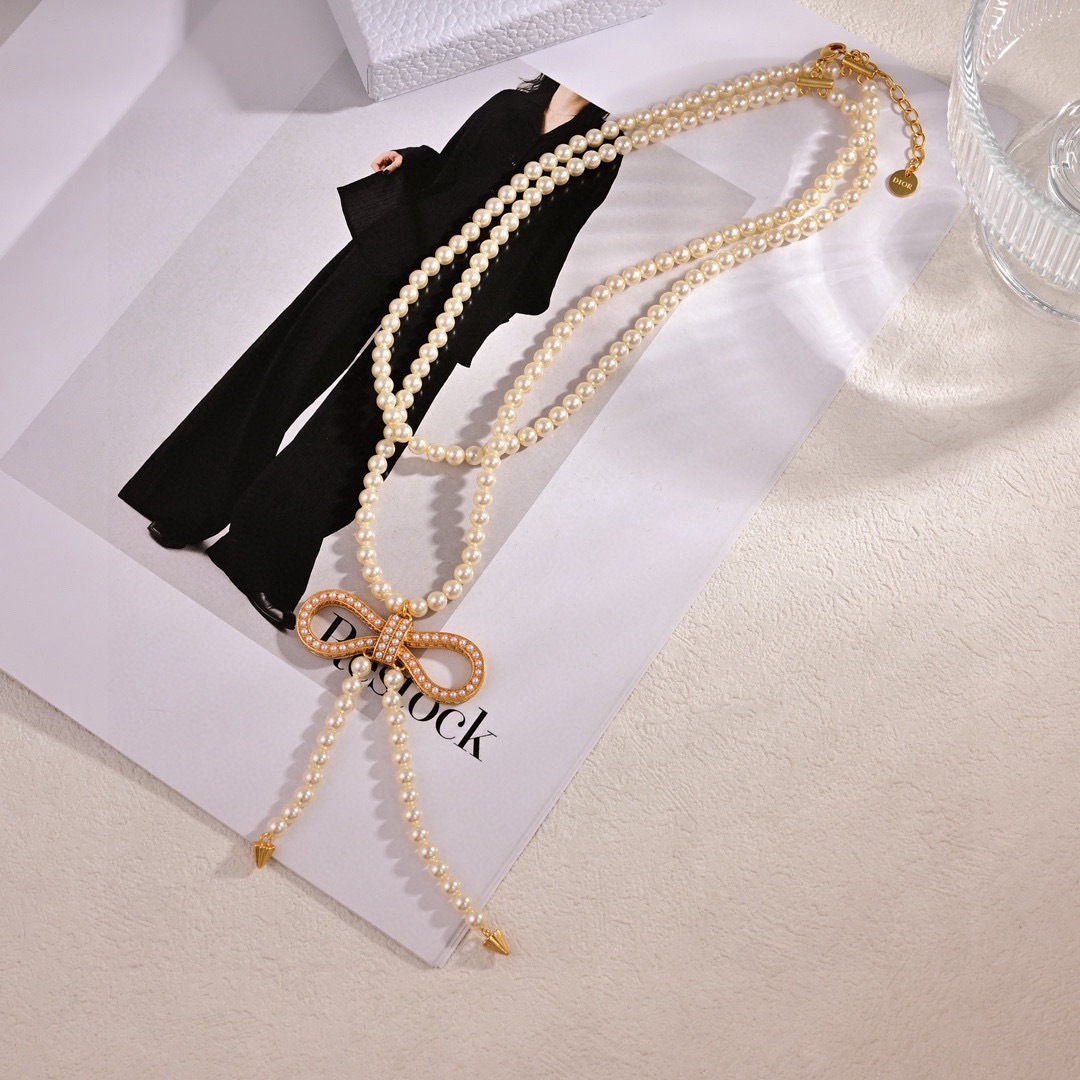 Dior Bow Pearl Lariat necklace Gold-tone metal with cream white faux pearls 80cm with 5cm extender chain