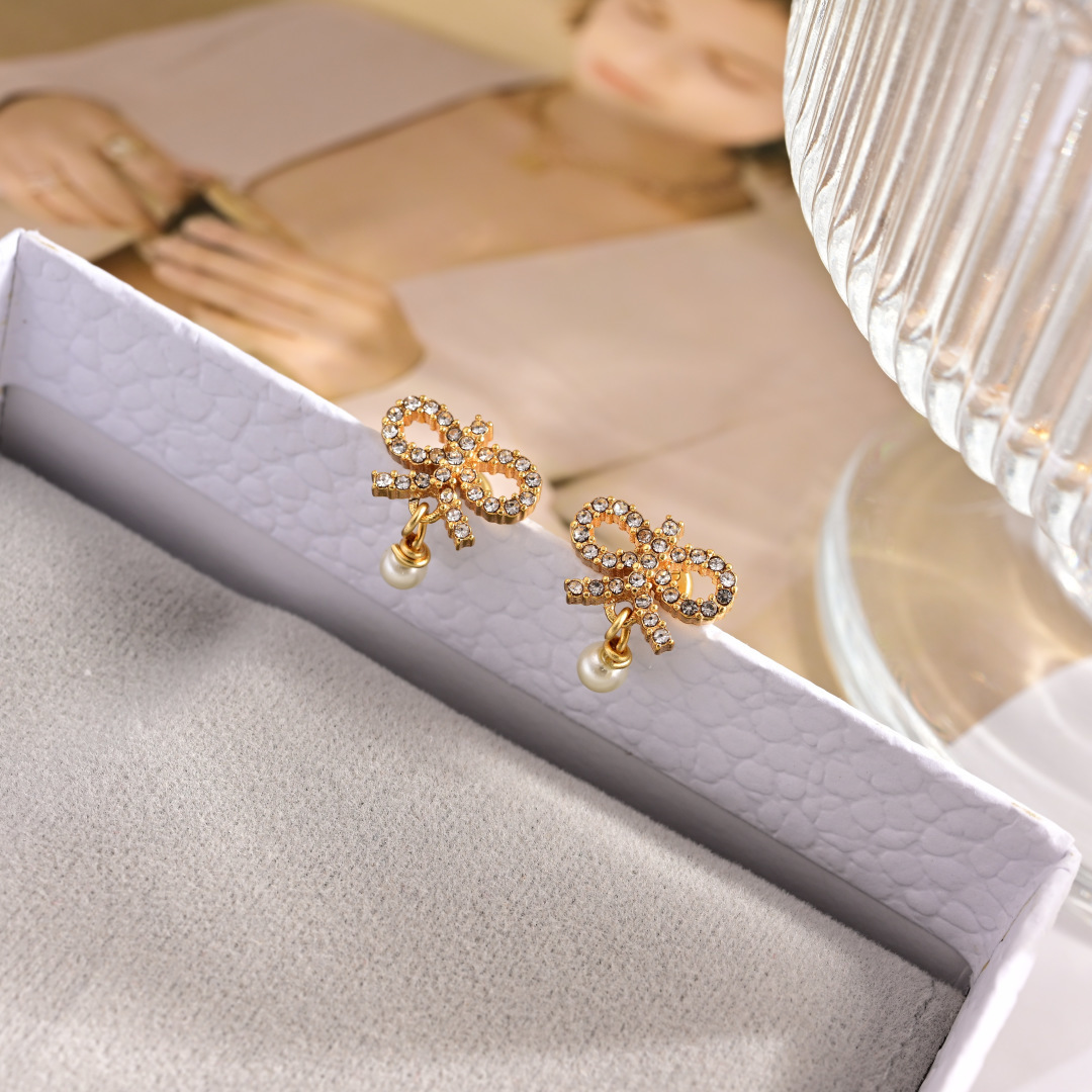 Dior Le N ud de Dior earrings Gold-tone metal with clear silver-toned crystal accents and white pearl drops One Size