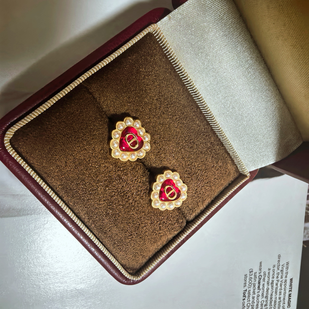 Dior Petit CD Baroque necklace gold metal with white resin beads and red glass 42cm