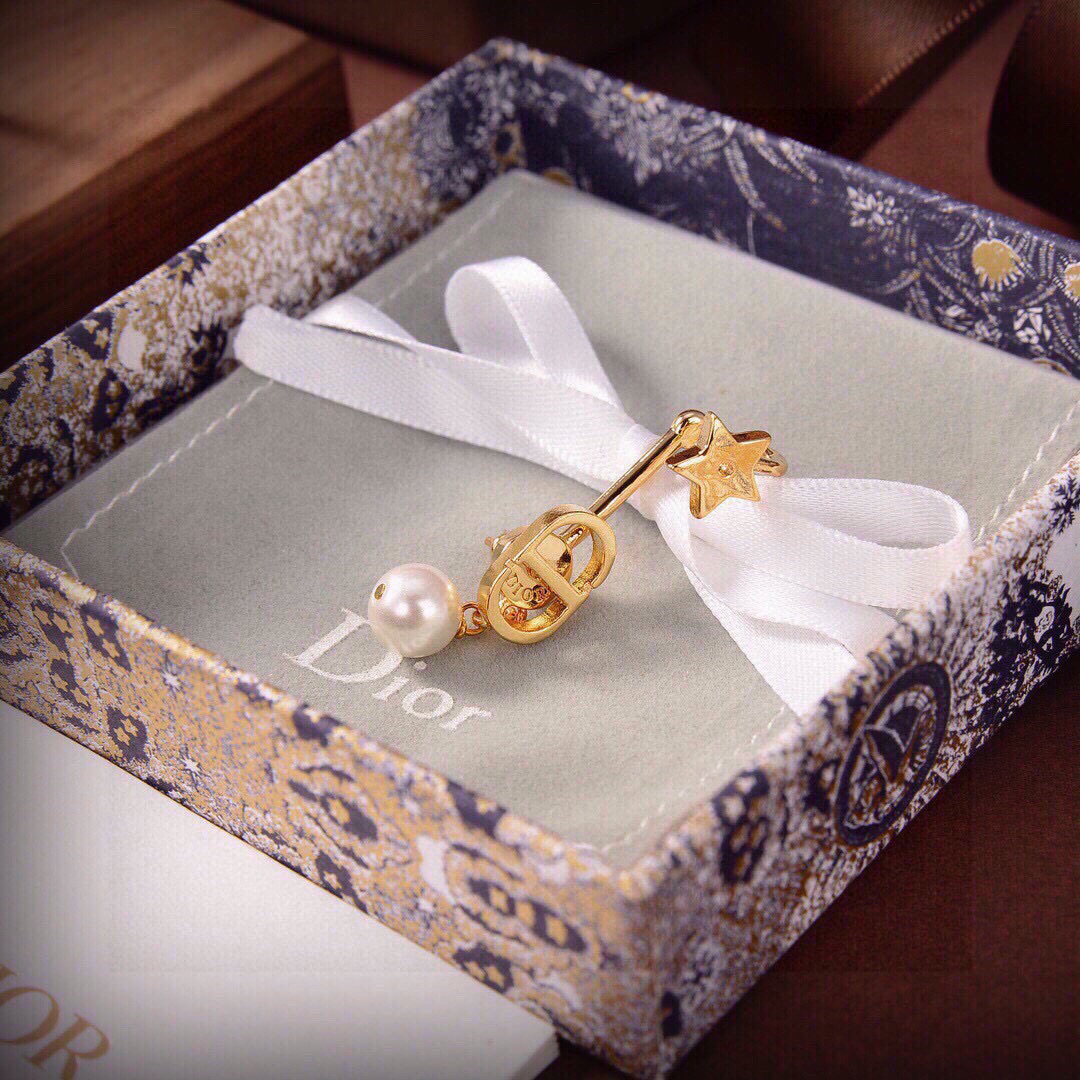 Dior Petit CD earrings Gold-tone metal with white pearl One Size
