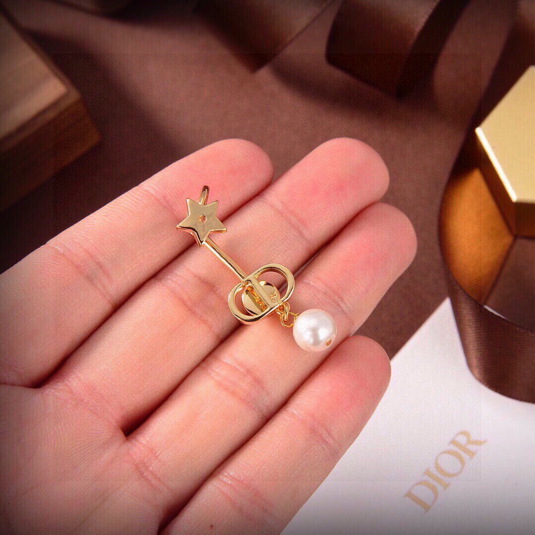 Dior Petit CD earrings Gold-tone metal with white pearl One Size
