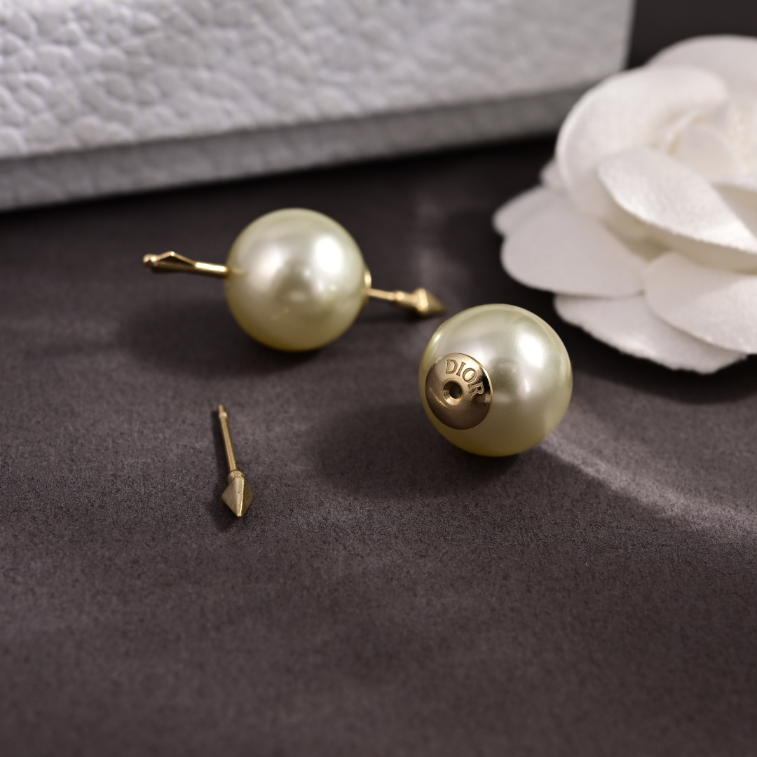 Dior Tribales earrings Matte gold metal white resin pearl One Size