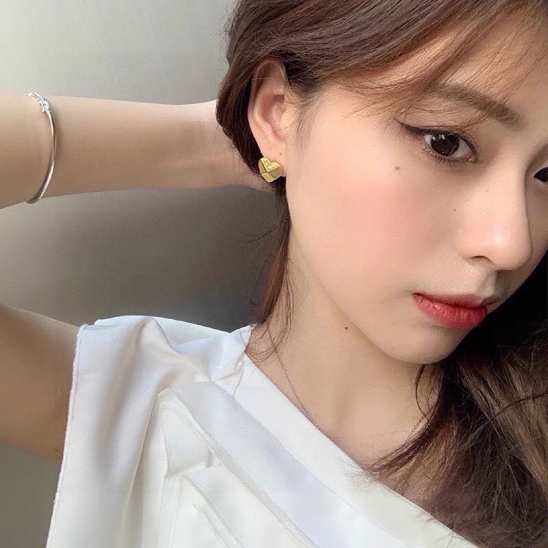 Celine Heart Stud Earrings earrings gold-tone metal no accent stones 1cm stud diameter