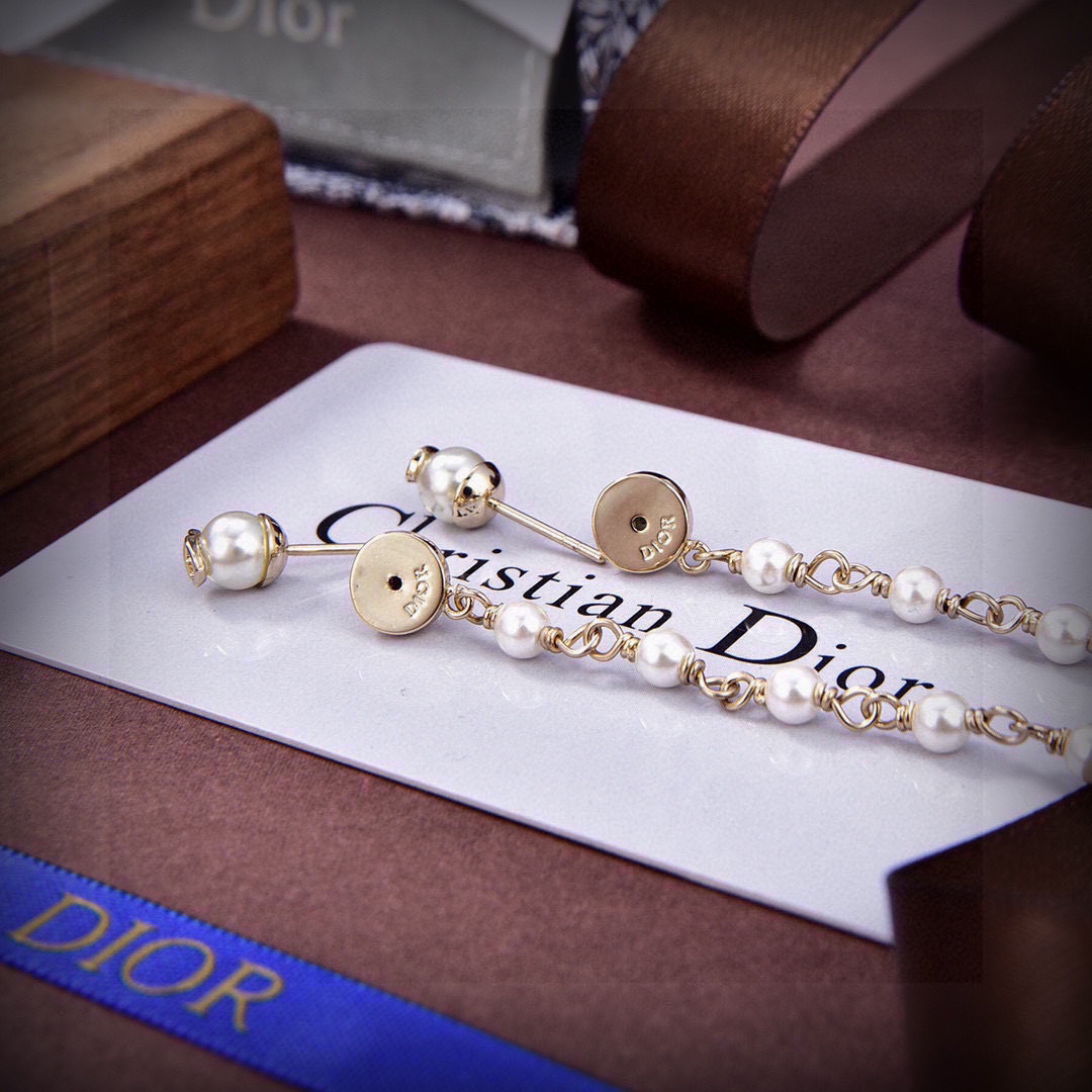 Dior CD Butterfly Pearl Long Drop earrings Gold-tone metal with white pearls Approximately 8cm drop length