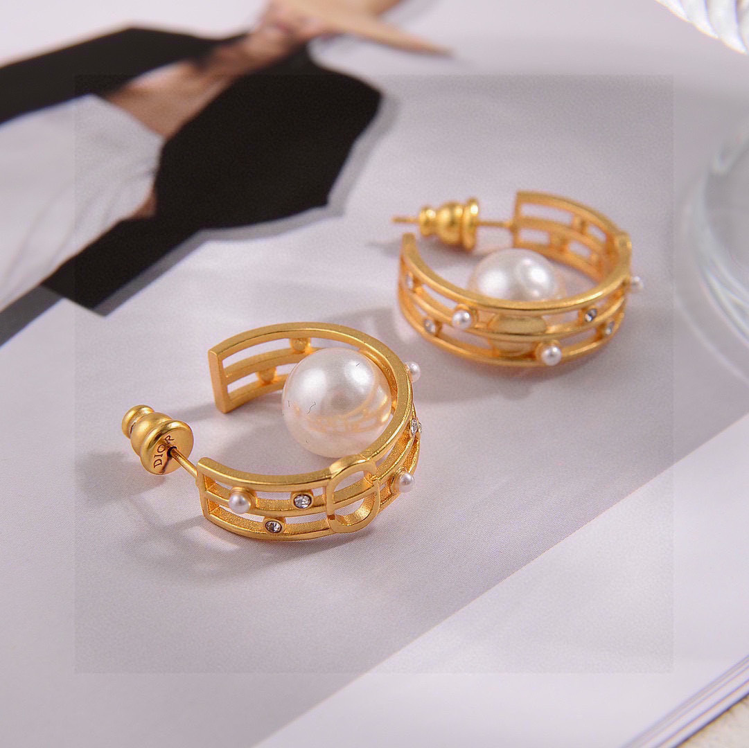 Dior D-Backstage earrings Gold-tone metal with white resin pearl and silver-tone crystal accents One Size