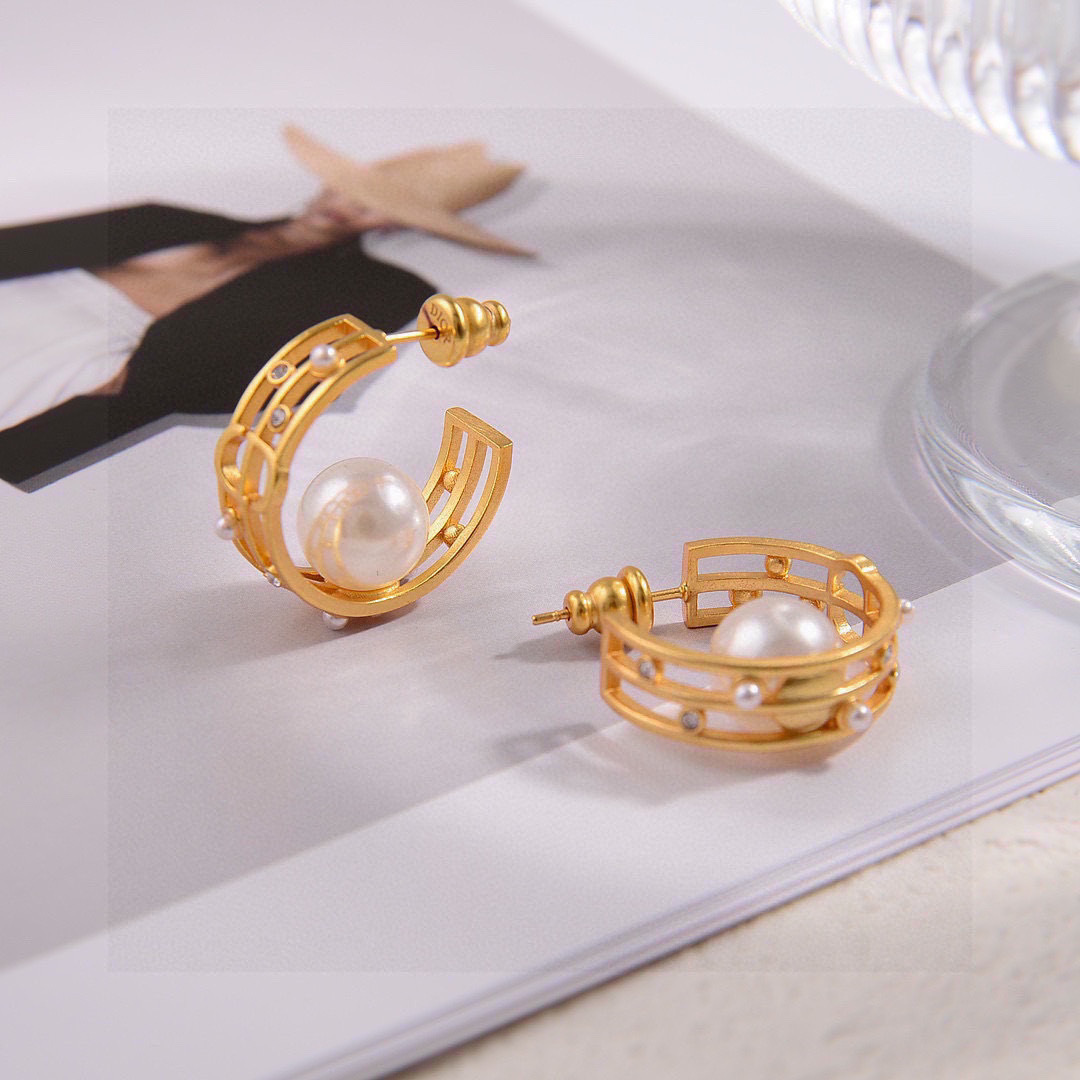 Dior D-Backstage earrings Gold-tone metal with white resin pearl and silver-tone crystal accents One Size