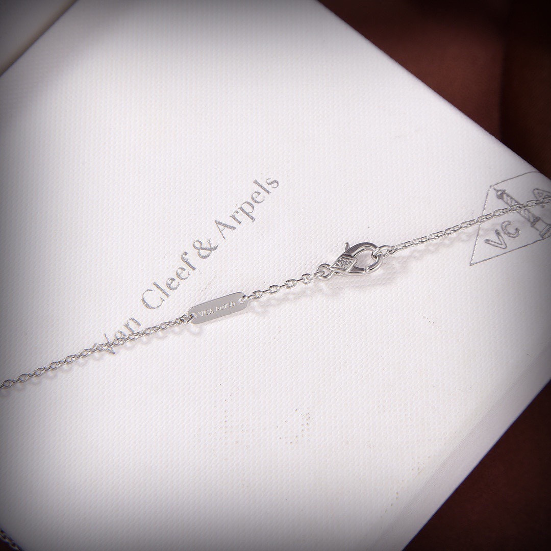Van Cleef Arpels Flowerlace necklace white gold with diamond accents 42cm