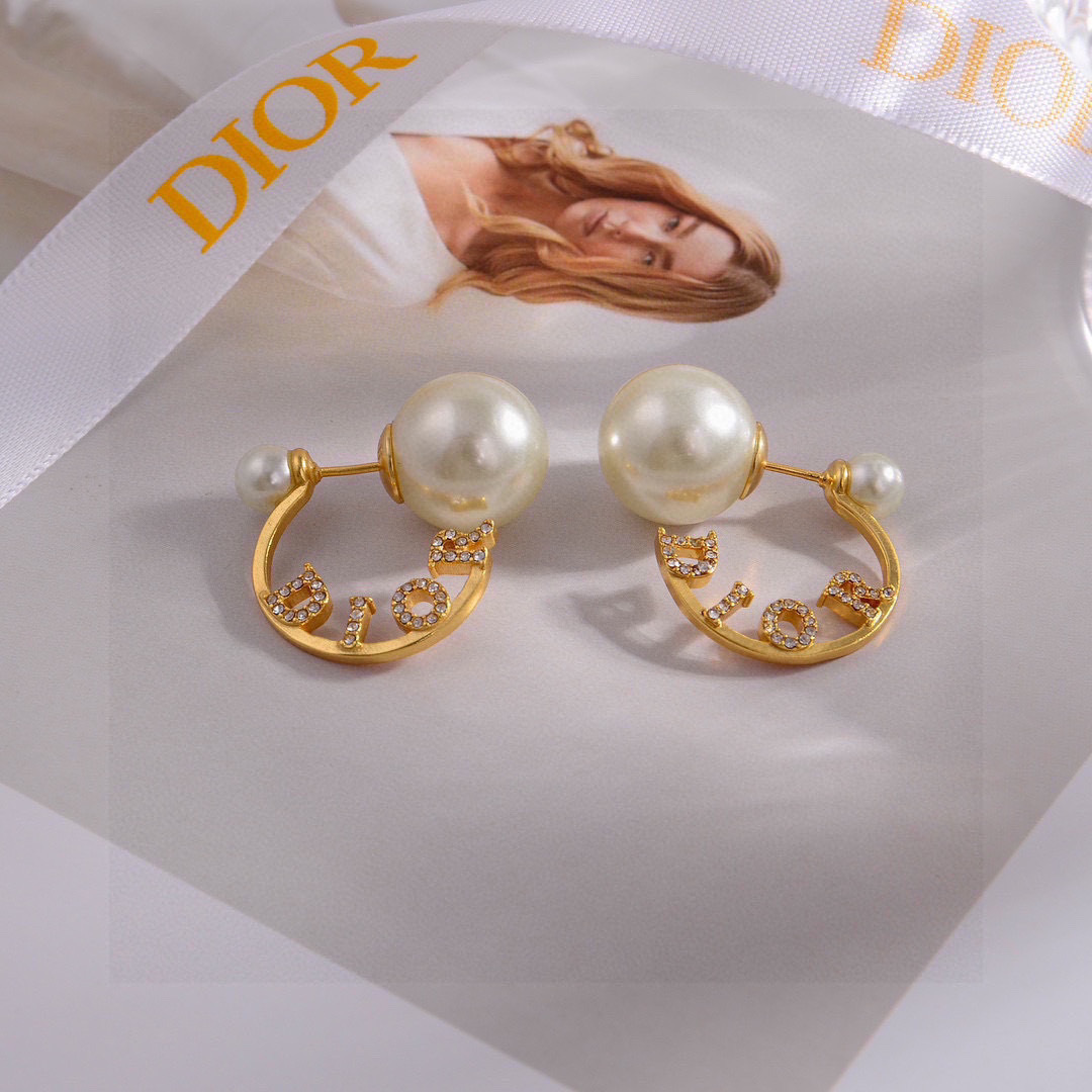 Boucles d'oreilles Dior Tribales Métal doré avec perles en résine blanche et détails en cristaux argentés Taille unique