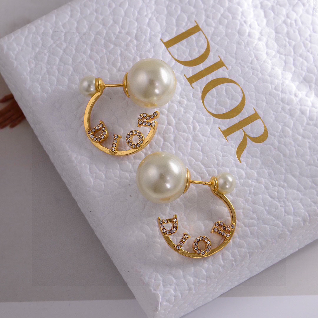Boucles d'oreilles Dior Tribales Métal doré avec perles en résine blanche et détails en cristaux argentés Taille unique