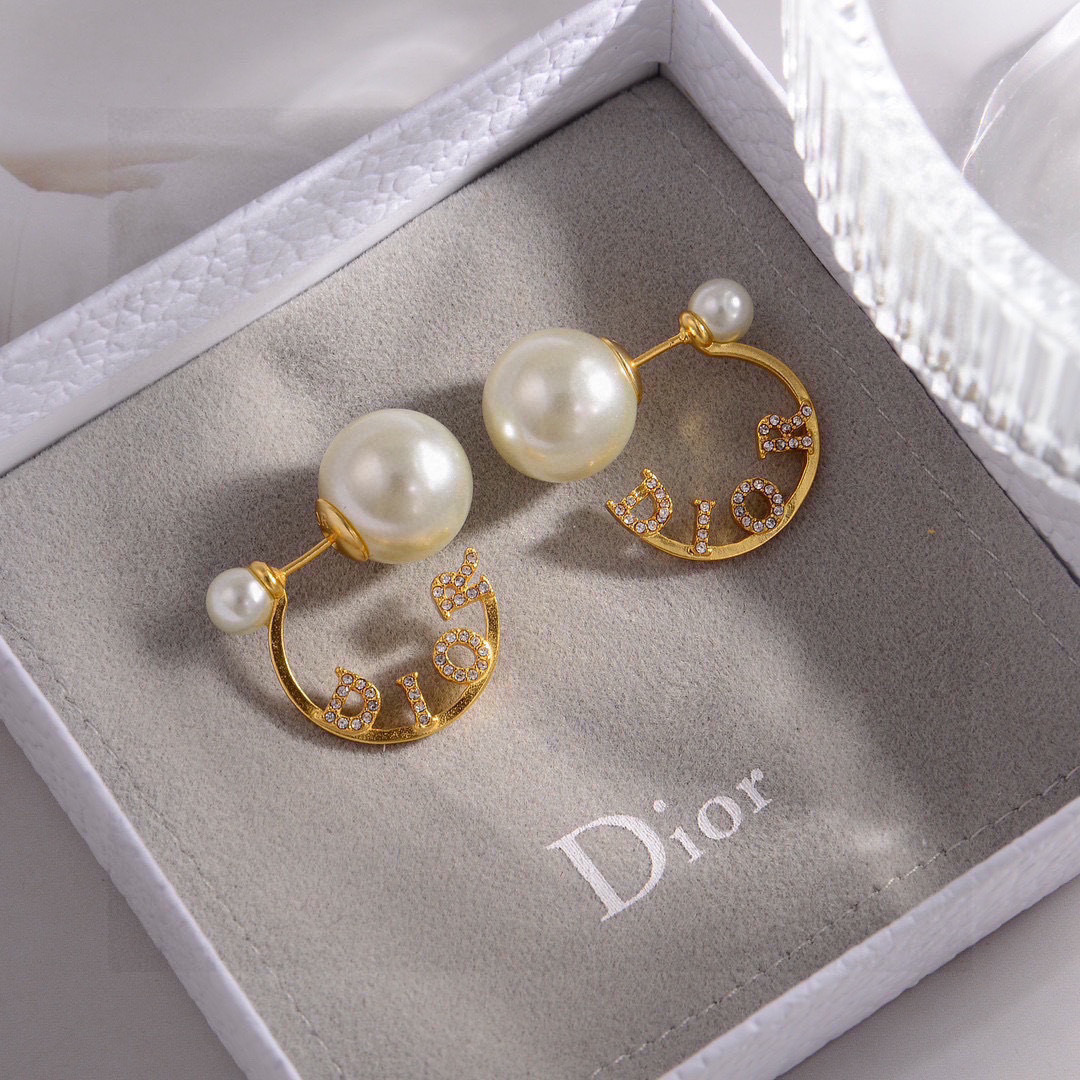Boucles d'oreilles Dior Tribales Métal doré avec perles en résine blanche et détails en cristaux argentés Taille unique